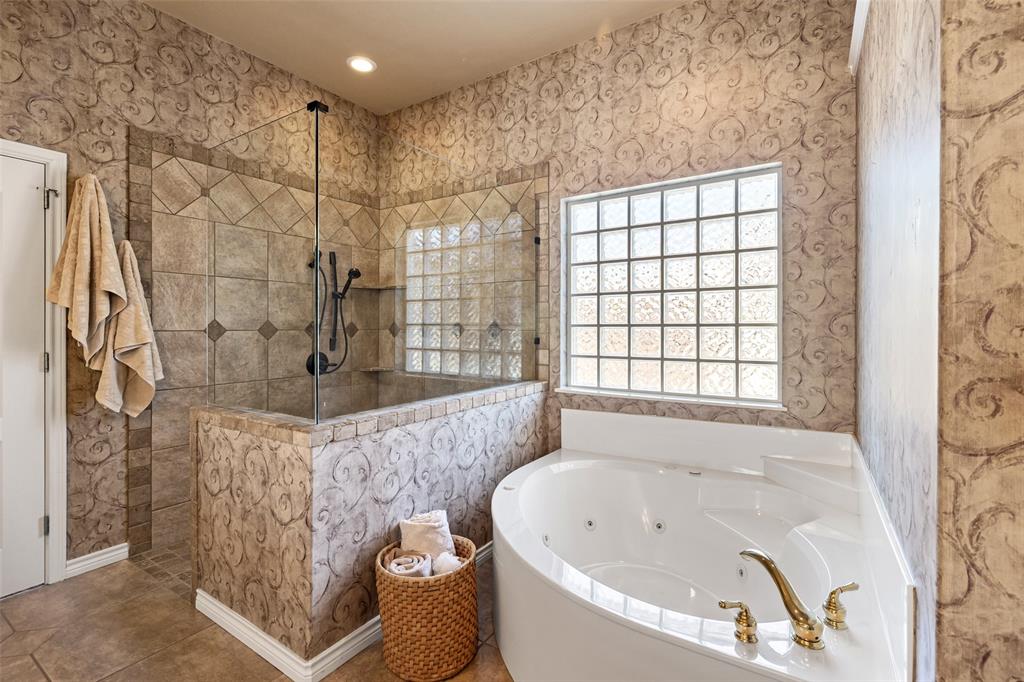 Granbury, Texas, 76049, United States, 3 Bedrooms Bedrooms, ,3 BathroomsBathrooms,Residential,For Sale,1816567
