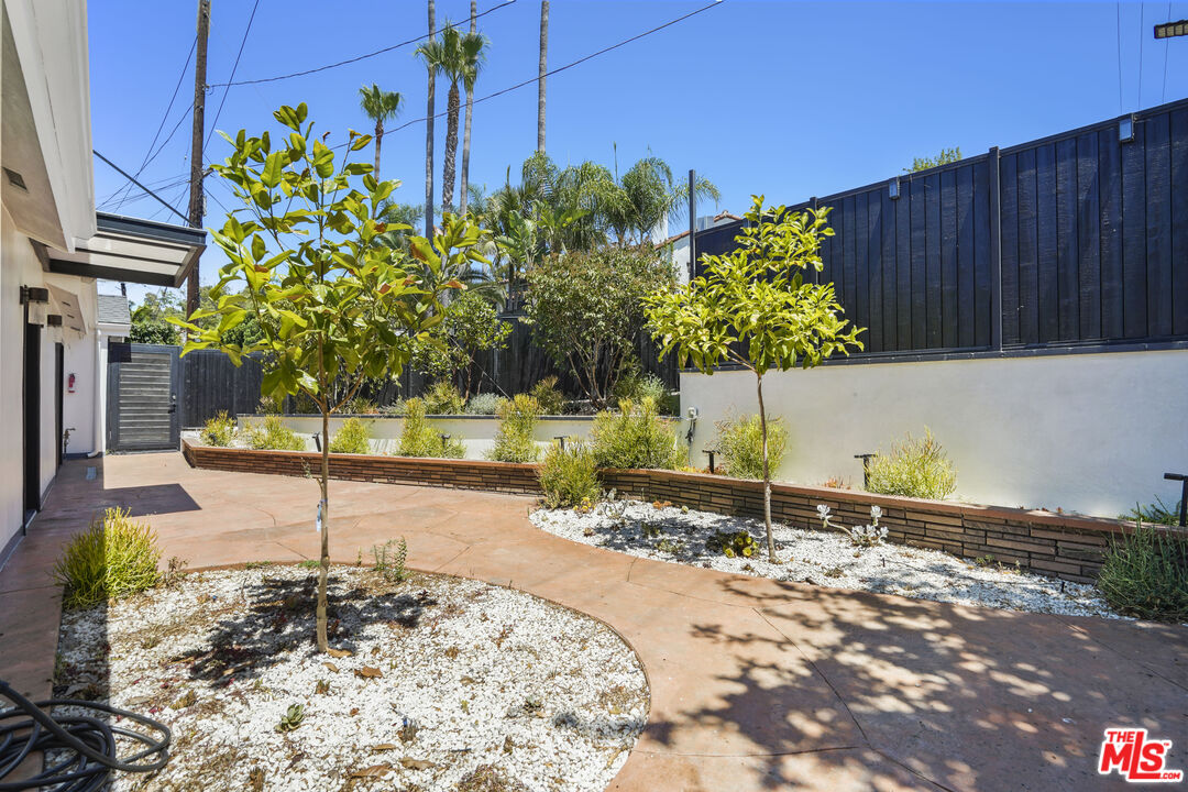 Los Angeles, California, 90068, United States, 3 Bedrooms Bedrooms, ,2 BathroomsBathrooms,Residential,For Sale,1911201