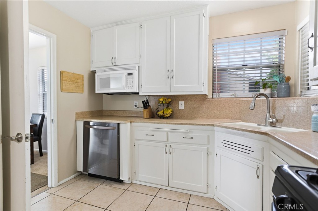 Fontana, California, 92336, United States, 4 Bedrooms Bedrooms, ,1 BathroomBathrooms,Residential,For Sale,2008784