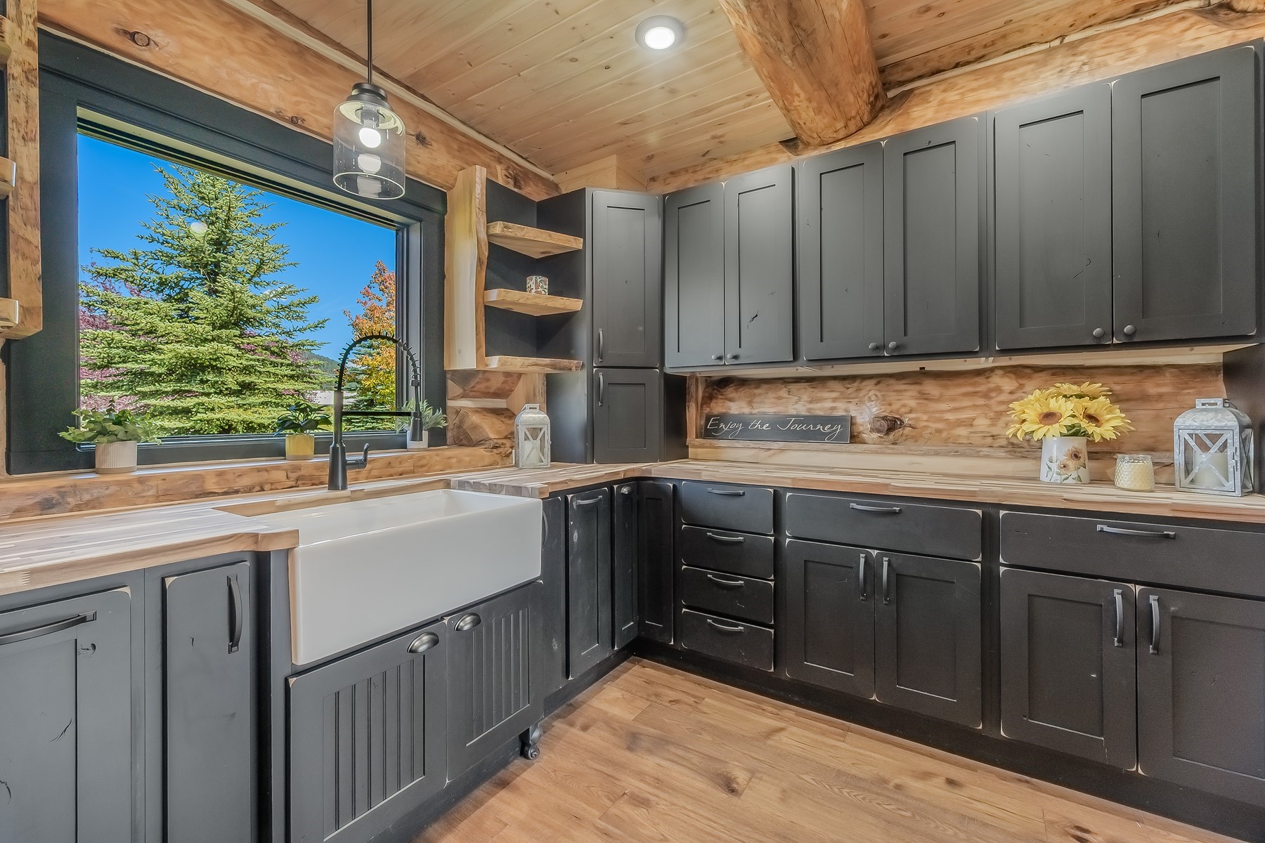  Artistic Log Home, Stunning Mountain Views - 物件實景