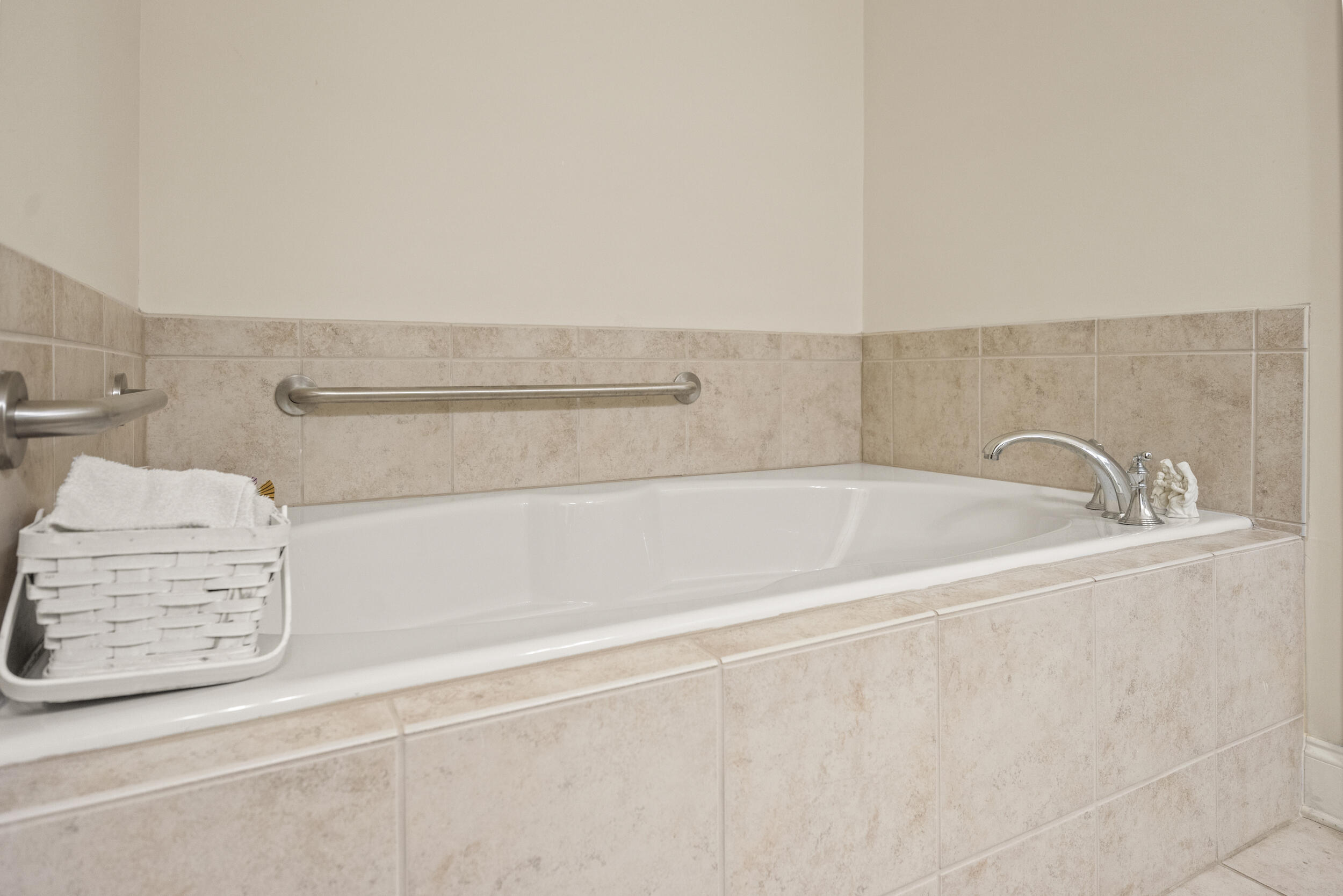 Lexington, Kentucky, 40503, United States, 2 Bedrooms Bedrooms, ,2 BathroomsBathrooms,Residential,For Sale,1995955