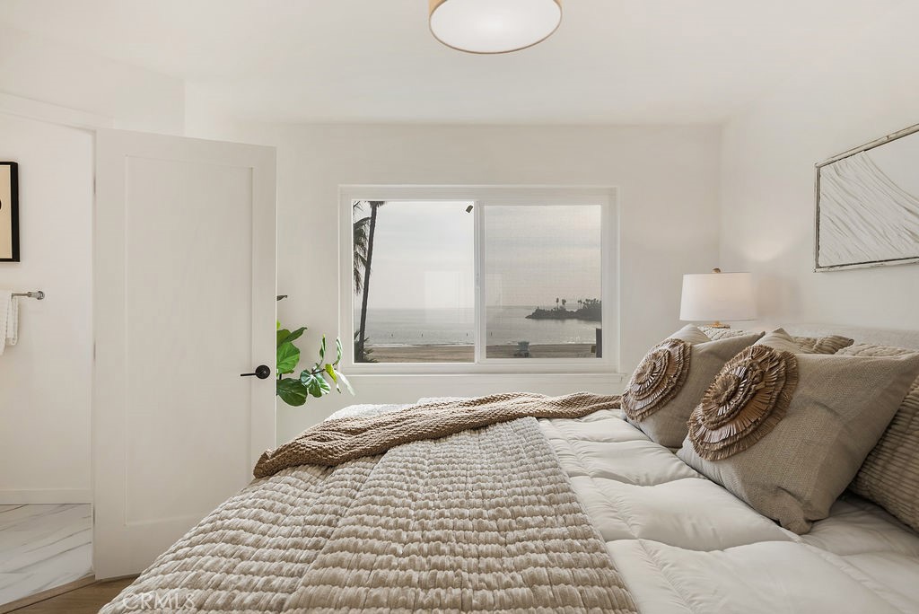 Long Beach, California, 90802, United States, 2 Bedrooms Bedrooms, ,2 BathroomsBathrooms,Residential,For Sale,1994707