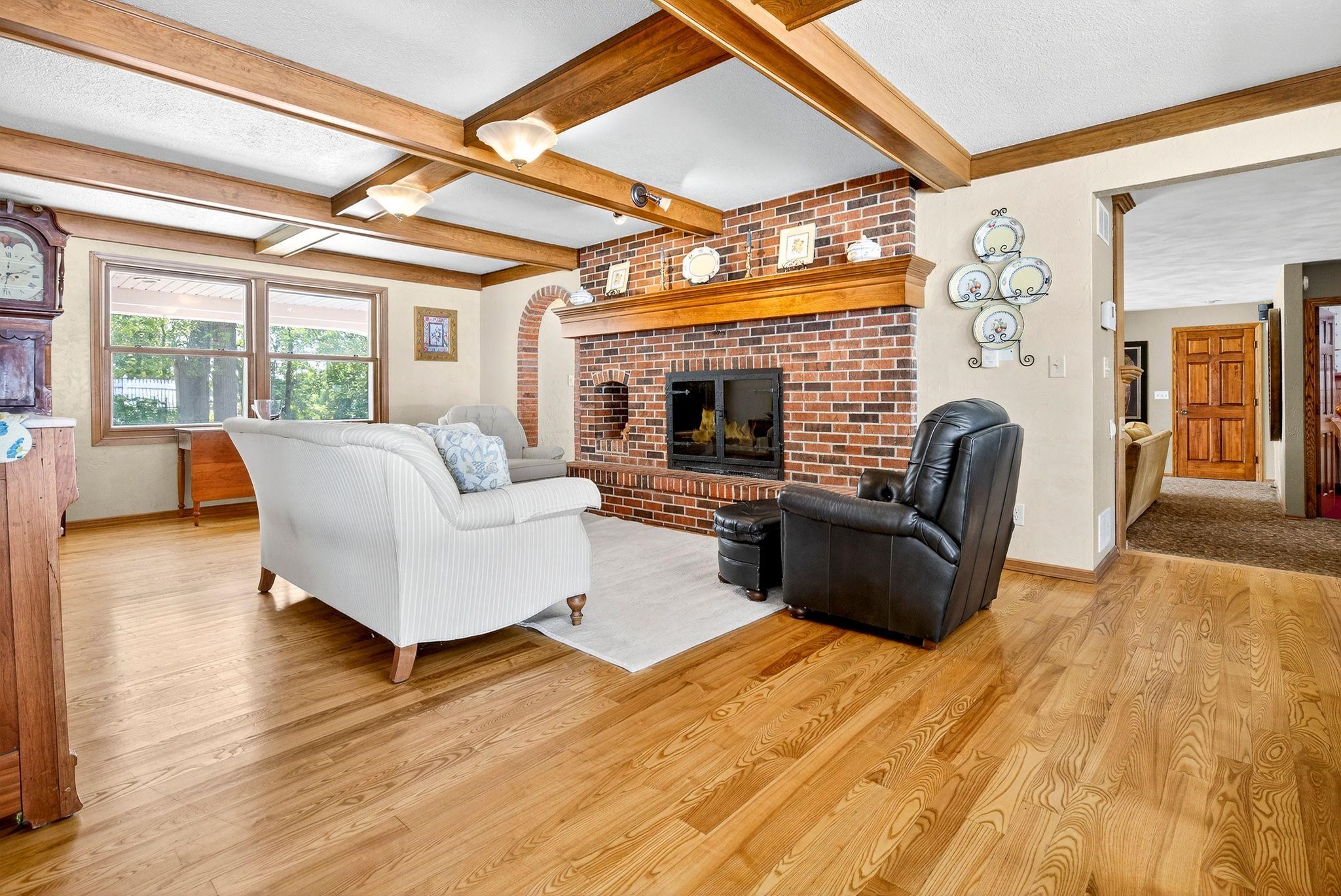 Hortonville, Wisconsin, 54944-9435, United States, 5 Bedrooms Bedrooms, ,4 BathroomsBathrooms,Residential,For Sale,1977478