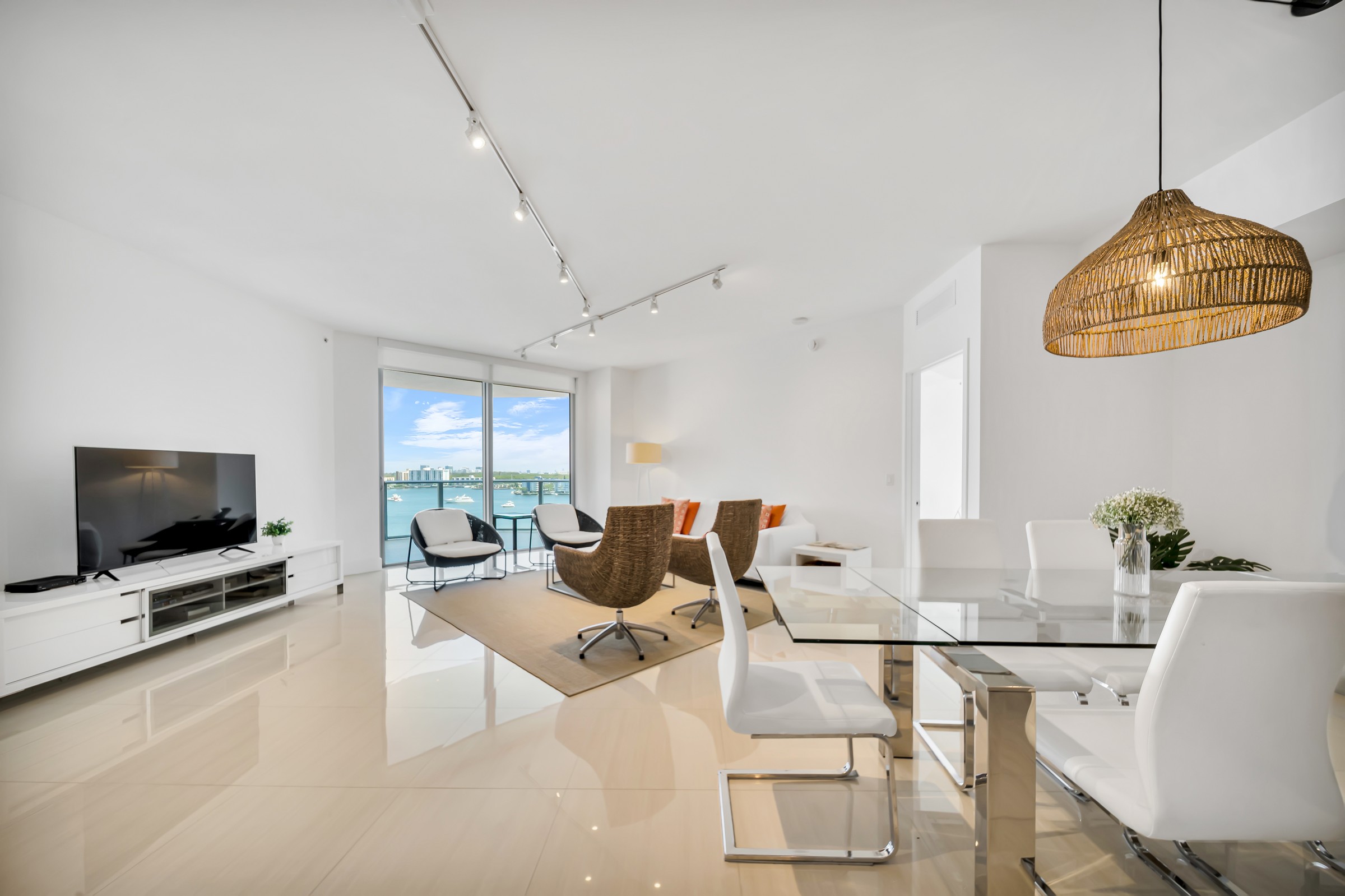 17301 Biscayne Blvd, North Miami Beach, FL, 33160 - 物件實景