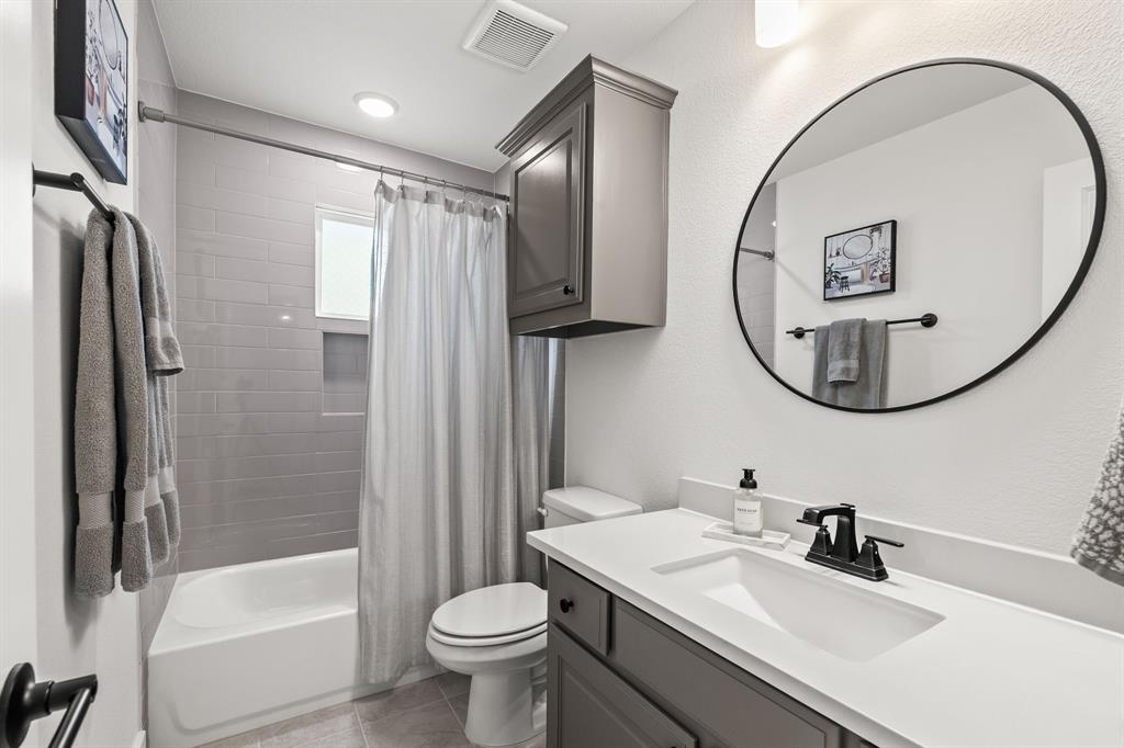 Rowlett, Texas, 75089, United States, 4 Bedrooms Bedrooms, ,3 BathroomsBathrooms,Residential,For Sale,1971322