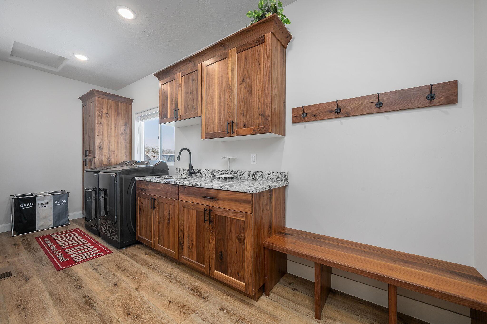 Cedar City, Utah, 84720, United States, 5 Bedrooms Bedrooms, ,4 BathroomsBathrooms,Residential,For Sale,1976034