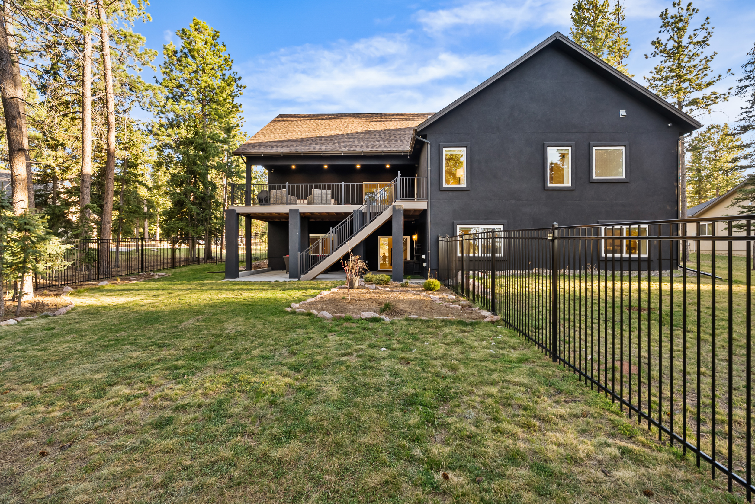  Craftsman Mountain Residence Set Among Ponderosa Pines - 物件實景