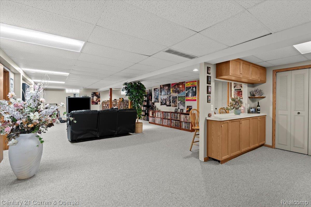 Northville, Michigan, 48168, United States, 3 Bedrooms Bedrooms, ,4 BathroomsBathrooms,Residential,For Sale,1921714