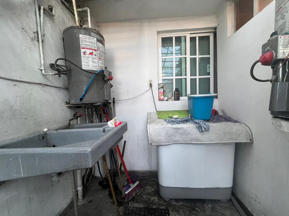 Azcapotzalco, Ciudad de México, 02160, Mexico, 5 Bedrooms Bedrooms, ,3 BathroomsBathrooms,Residential,For Sale,1997514