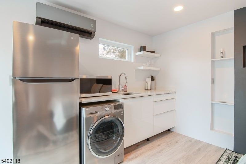 West Orange Twp., New Jersey, 07052, United States, 4 Bedrooms Bedrooms, ,3 BathroomsBathrooms,Residential,For Sale,2005893