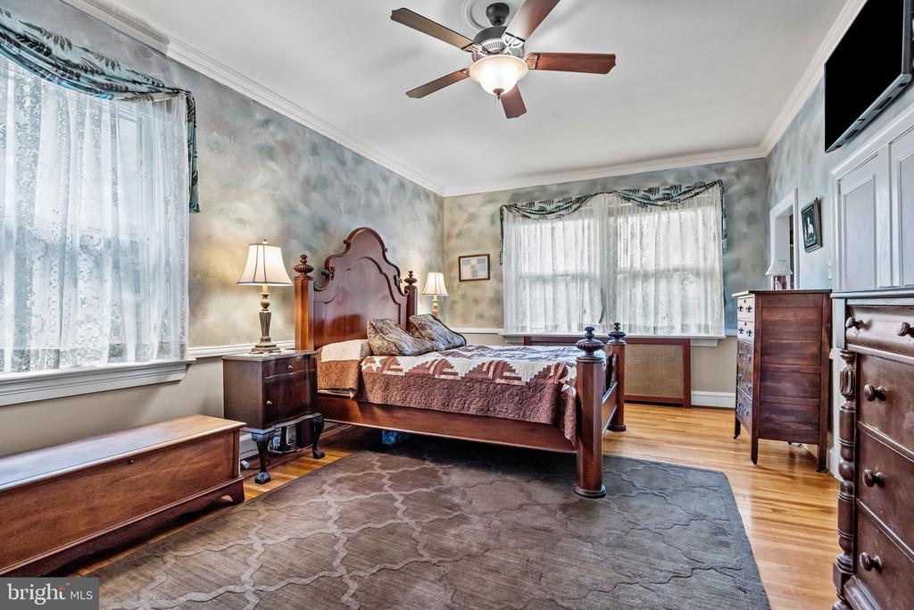 Lansdowne, Pennsylvania, 19050, United States, 5 Bedrooms Bedrooms, ,3 BathroomsBathrooms,Residential,For Sale,1926052