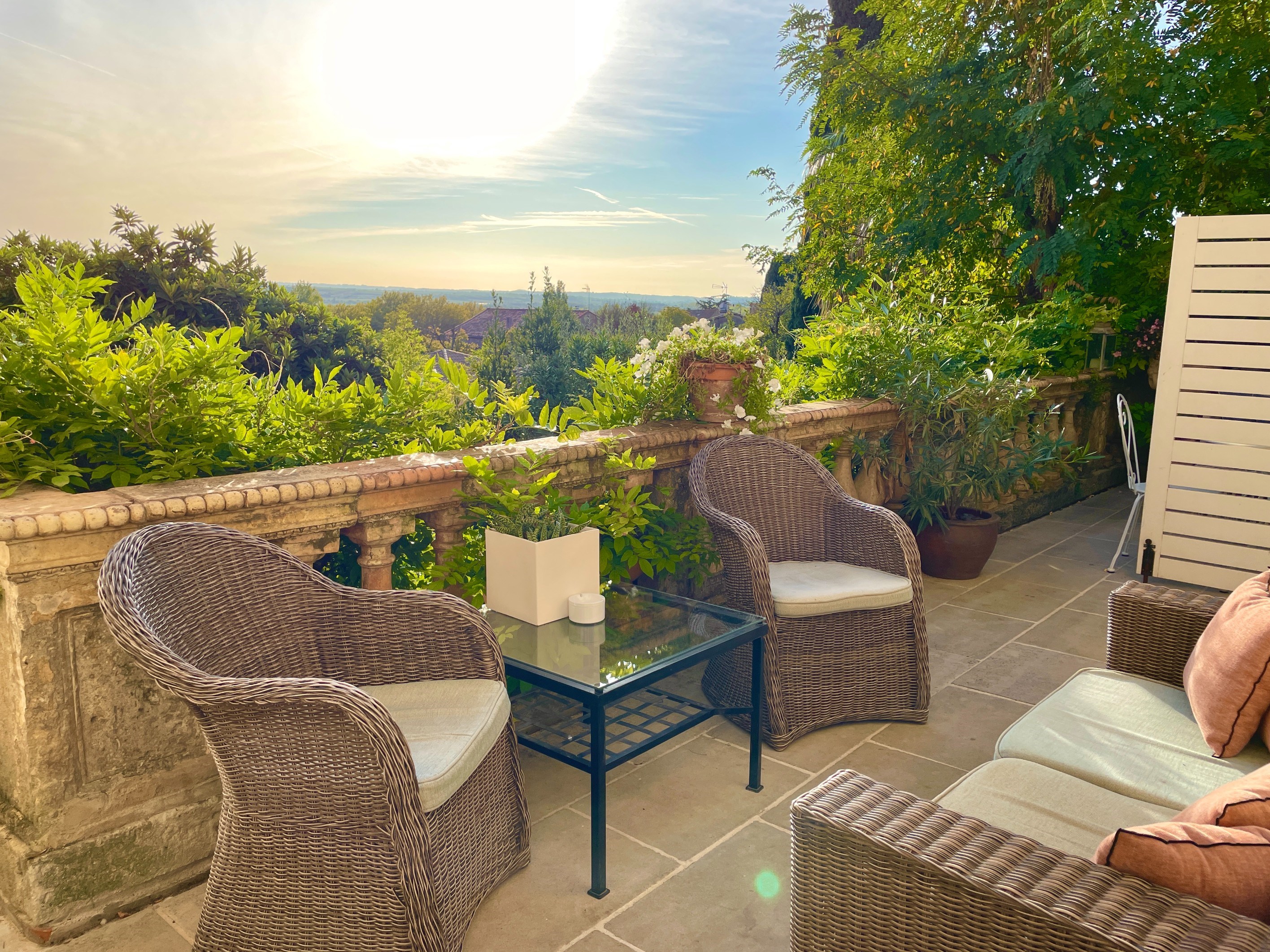  Elegant 18th-Century Maison de Maître  Thriving Boutique Hospitality Estate in… - 物件實景
