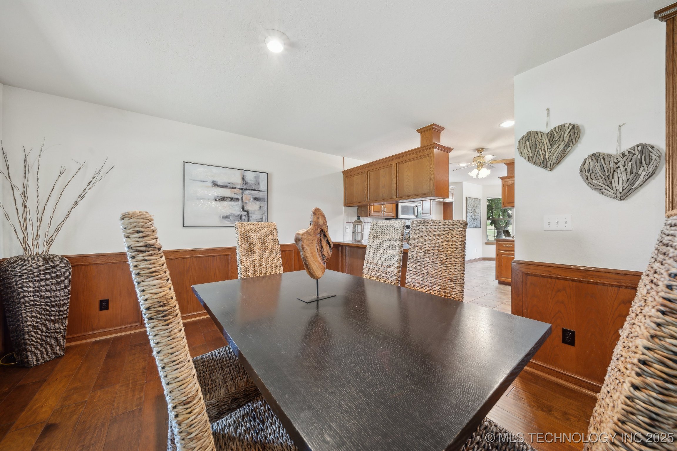 Collinsville, Oklahoma, 74021, United States, 4 Bedrooms Bedrooms, ,3 BathroomsBathrooms,Residential,For Sale,1993596