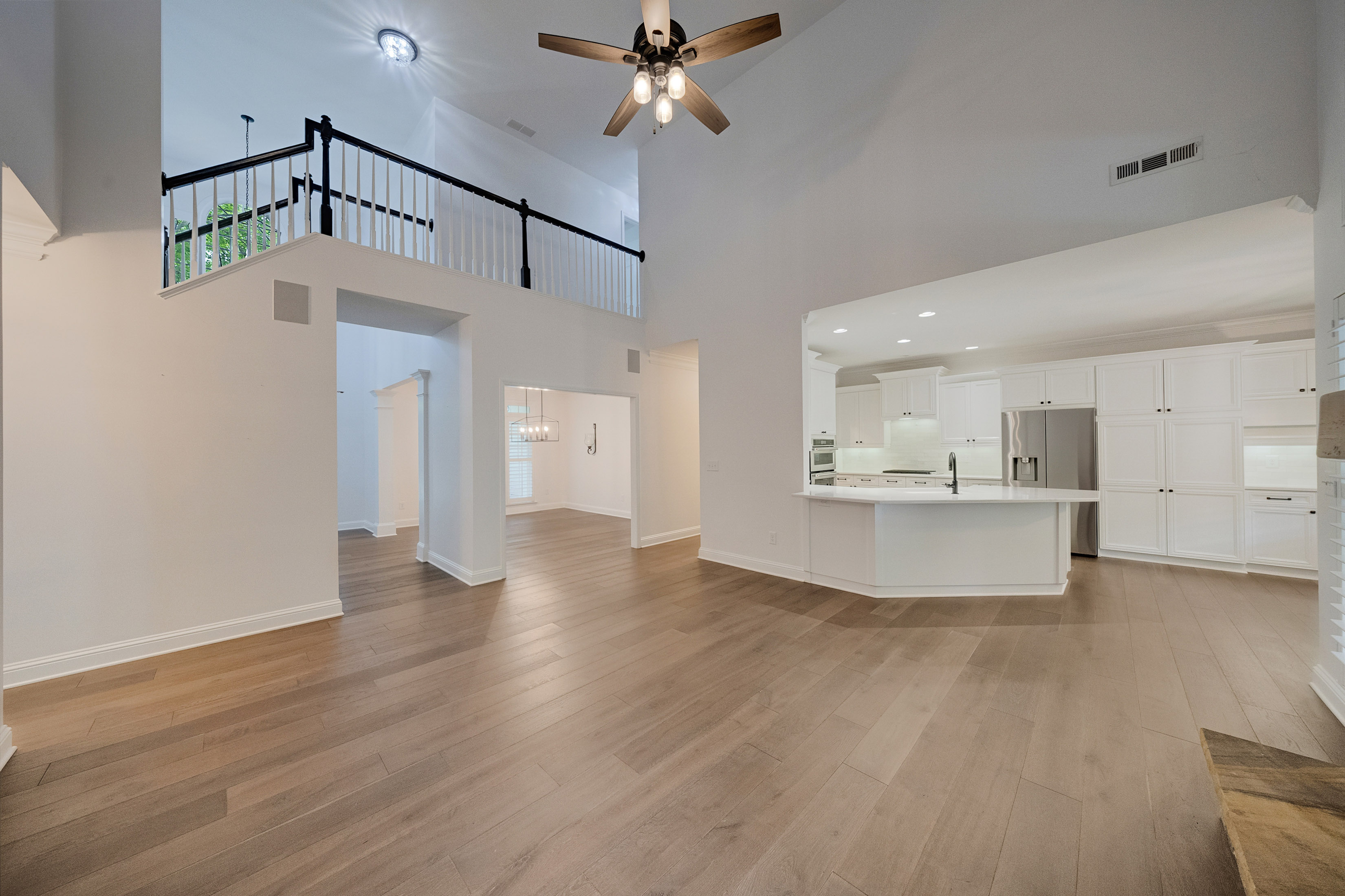  Stunning Craftsman-Style Home Featuring a Desirable Primary Suite on Main Level - 物件實景