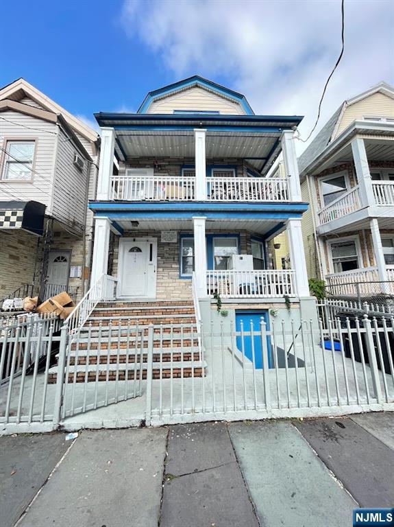 Newark, New Jersey, 07104, United States, 7 Bedrooms Bedrooms, ,4 BathroomsBathrooms,Residential,For Sale,1980017