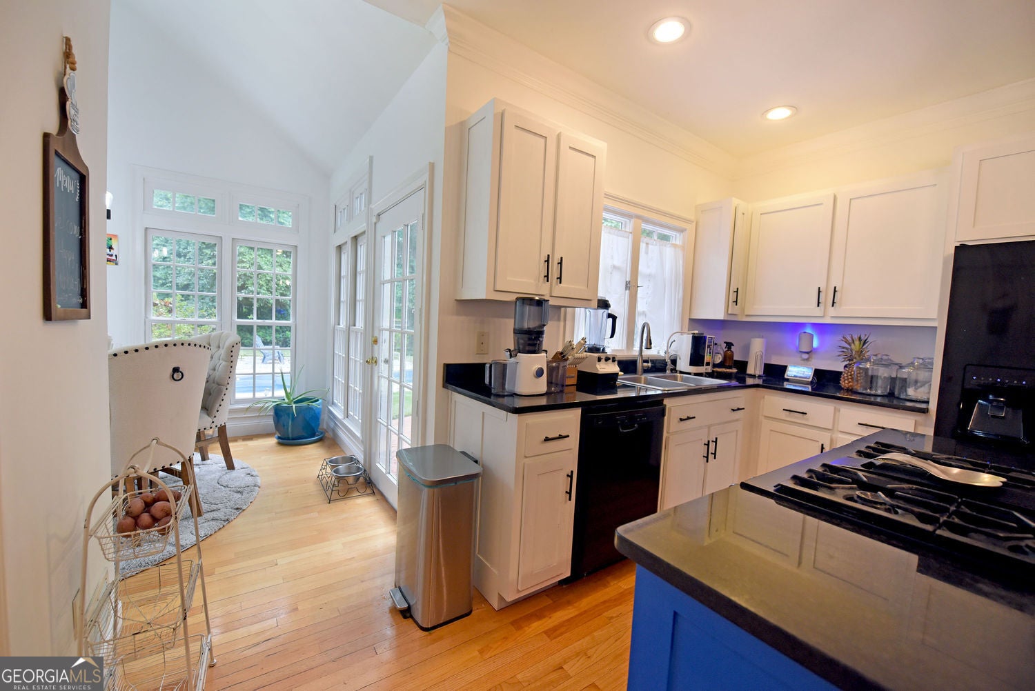 Toccoa, Georgia, 30577, United States, 6 Bedrooms Bedrooms, ,5 BathroomsBathrooms,Residential,For Sale,1899931