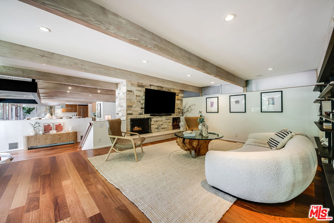 Santa Monica, California, 90402, United States, 7 Bedrooms Bedrooms, ,7 BathroomsBathrooms,Residential,For Sale,1940009