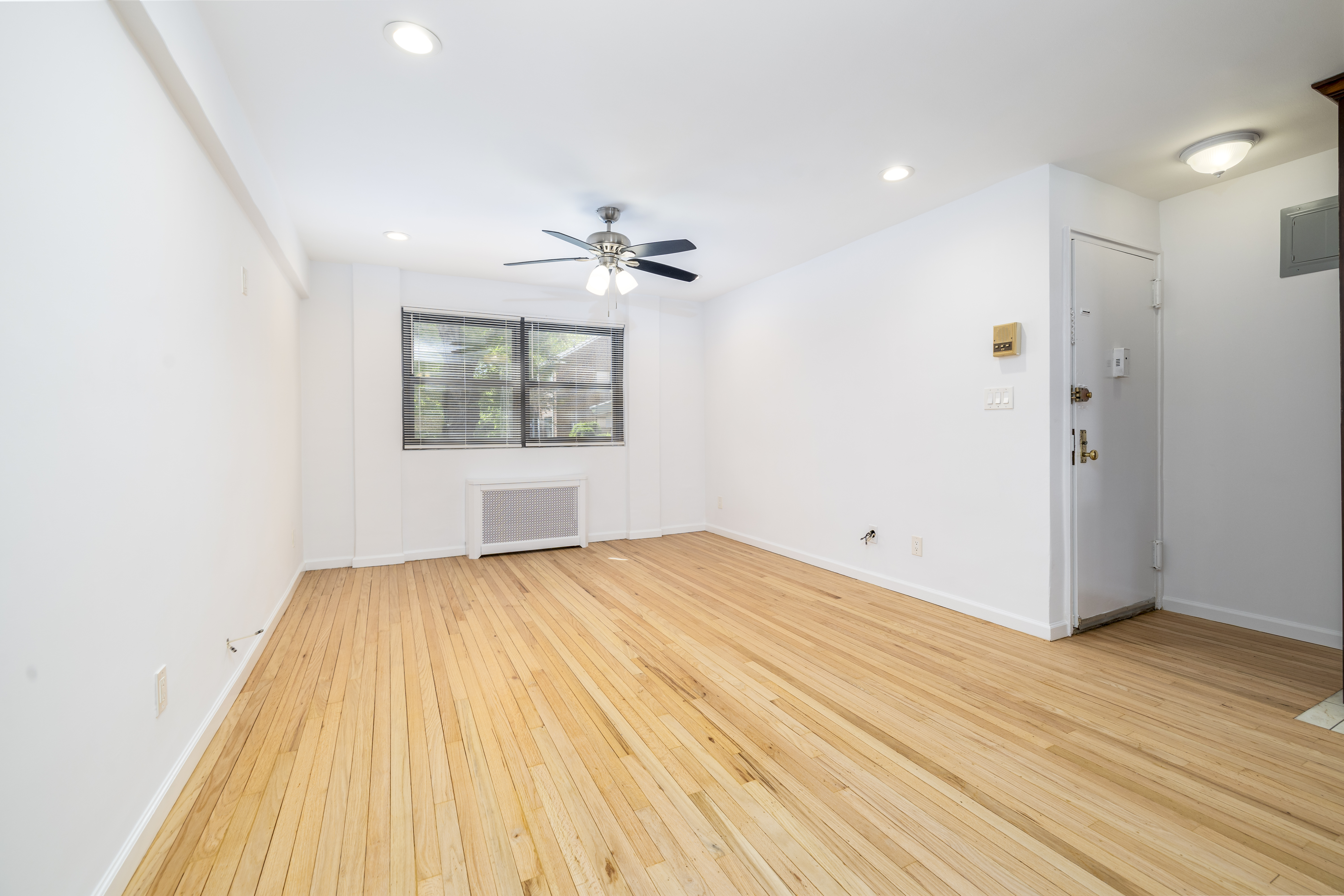  86-29 Shore Parkway, Howard Beach, NY, 11414 - 物件實景