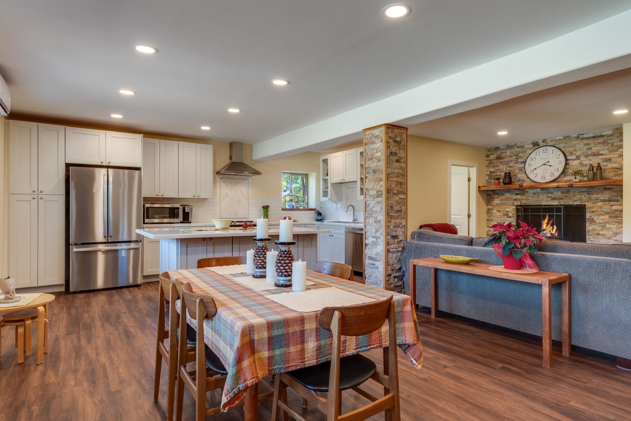 Shingle Springs, California, 95682, United States, 6 Bedrooms Bedrooms, ,2 BathroomsBathrooms,Residential,For Sale,2009241