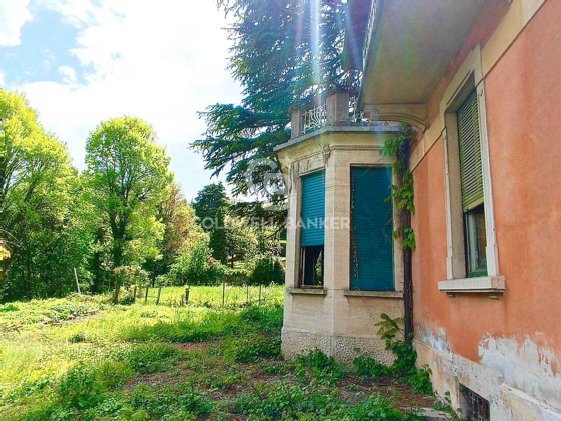 Lovere, Bergamo, 24065, IT, 9 Bedrooms Bedrooms, ,4 BathroomsBathrooms,Residential,For Sale,1796292
