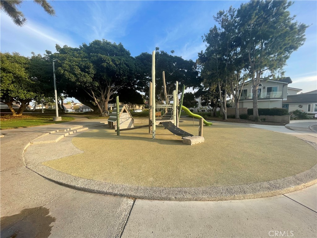 Huntington Beach, California, 92649, United States, 5 Bedrooms Bedrooms, ,5 BathroomsBathrooms,Residential,For Sale,1991081