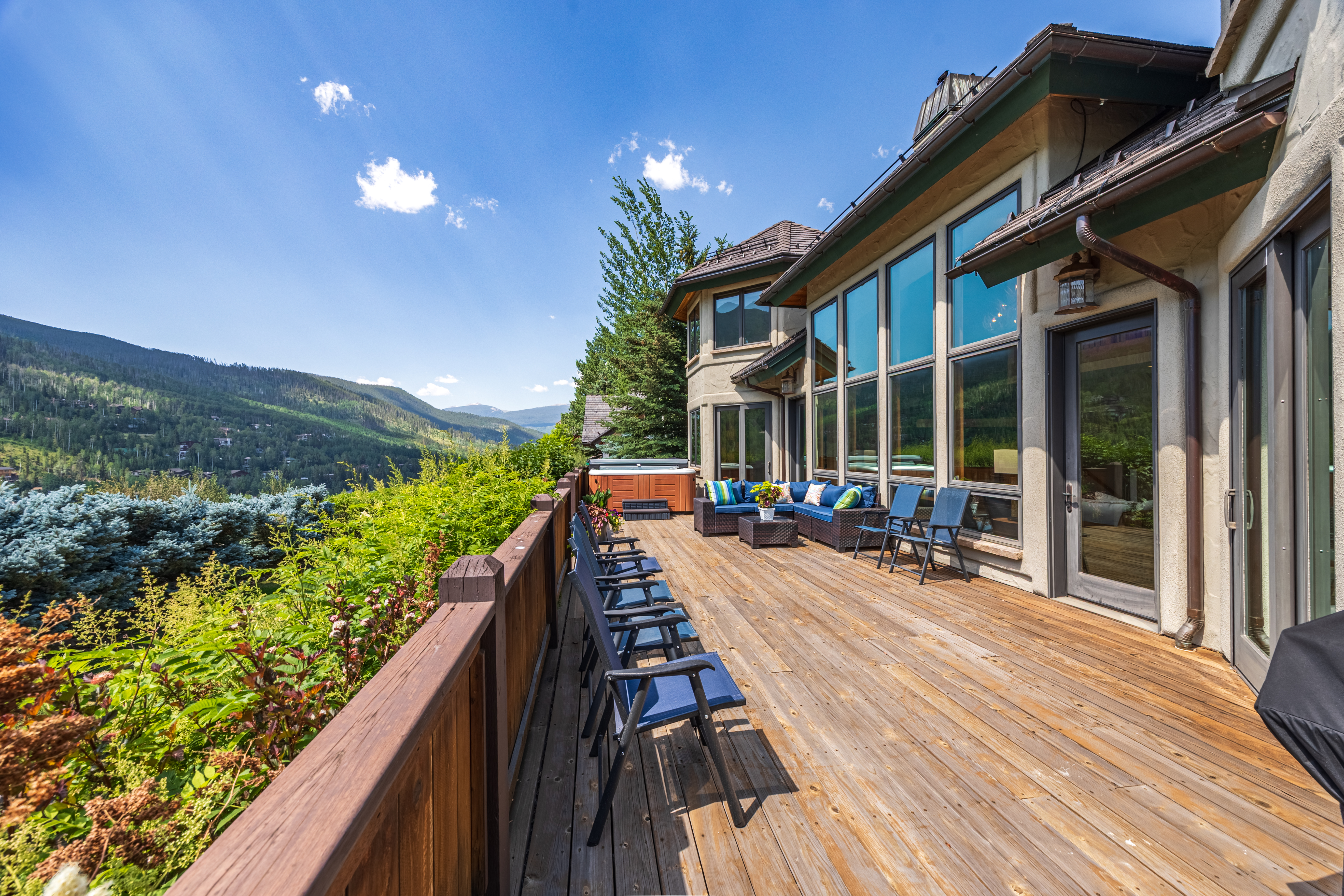  Custom-built, Single-family Home in the Exclusive Grand Traverse Neighborhood - 物件實景