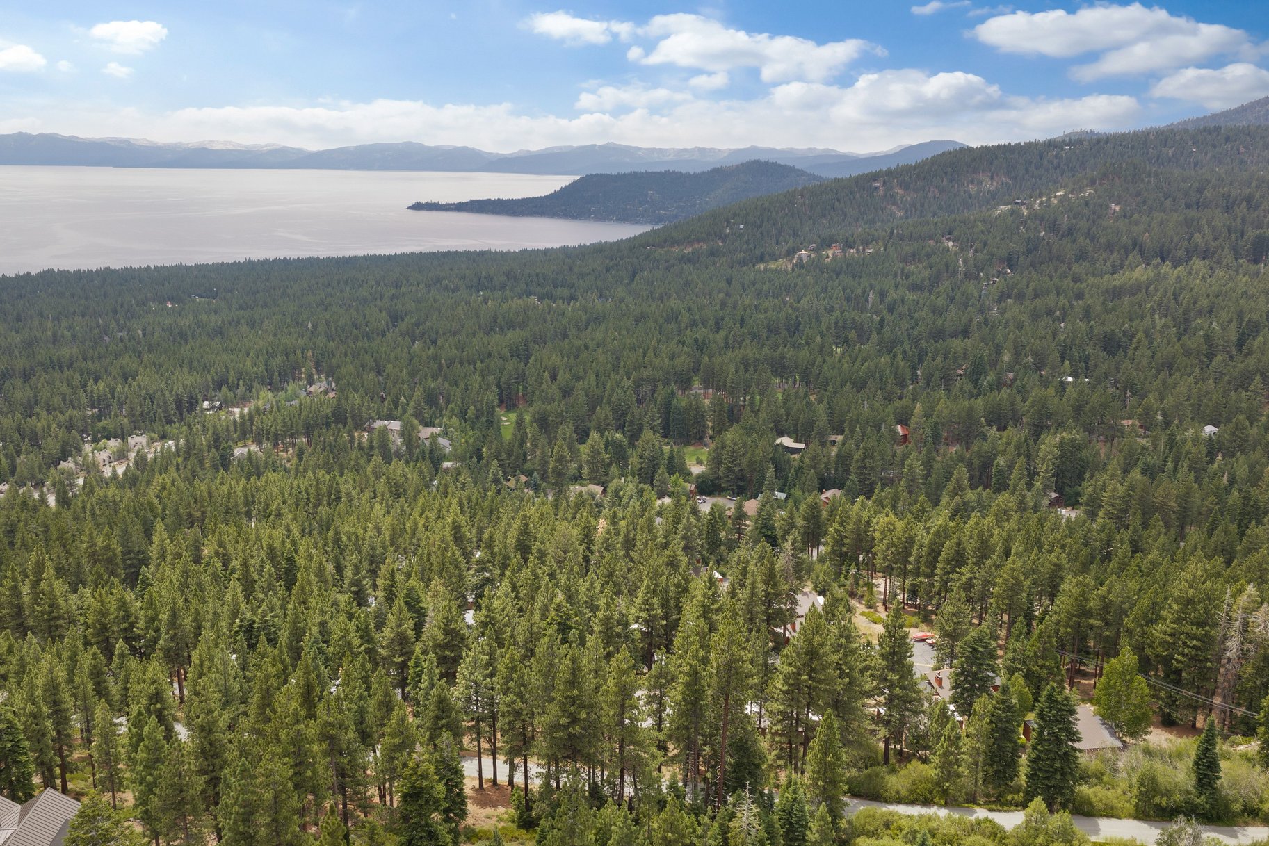  Sun-Filled Home in Incline Pines - 物件實景