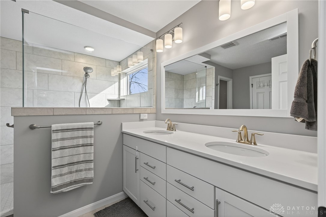 Washington Twp, Ohio, 45458, United States, 4 Bedrooms Bedrooms, ,3 BathroomsBathrooms,Residential,For Sale,2000443