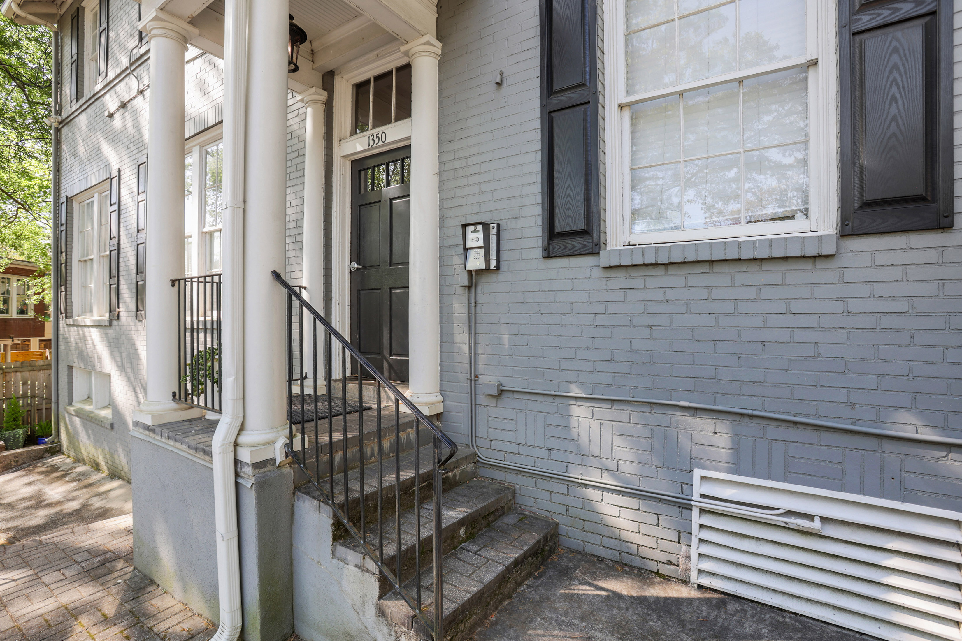  Morningside Living with Renovated Kitchen, Timeless Charm and Prime Location - 物件實景