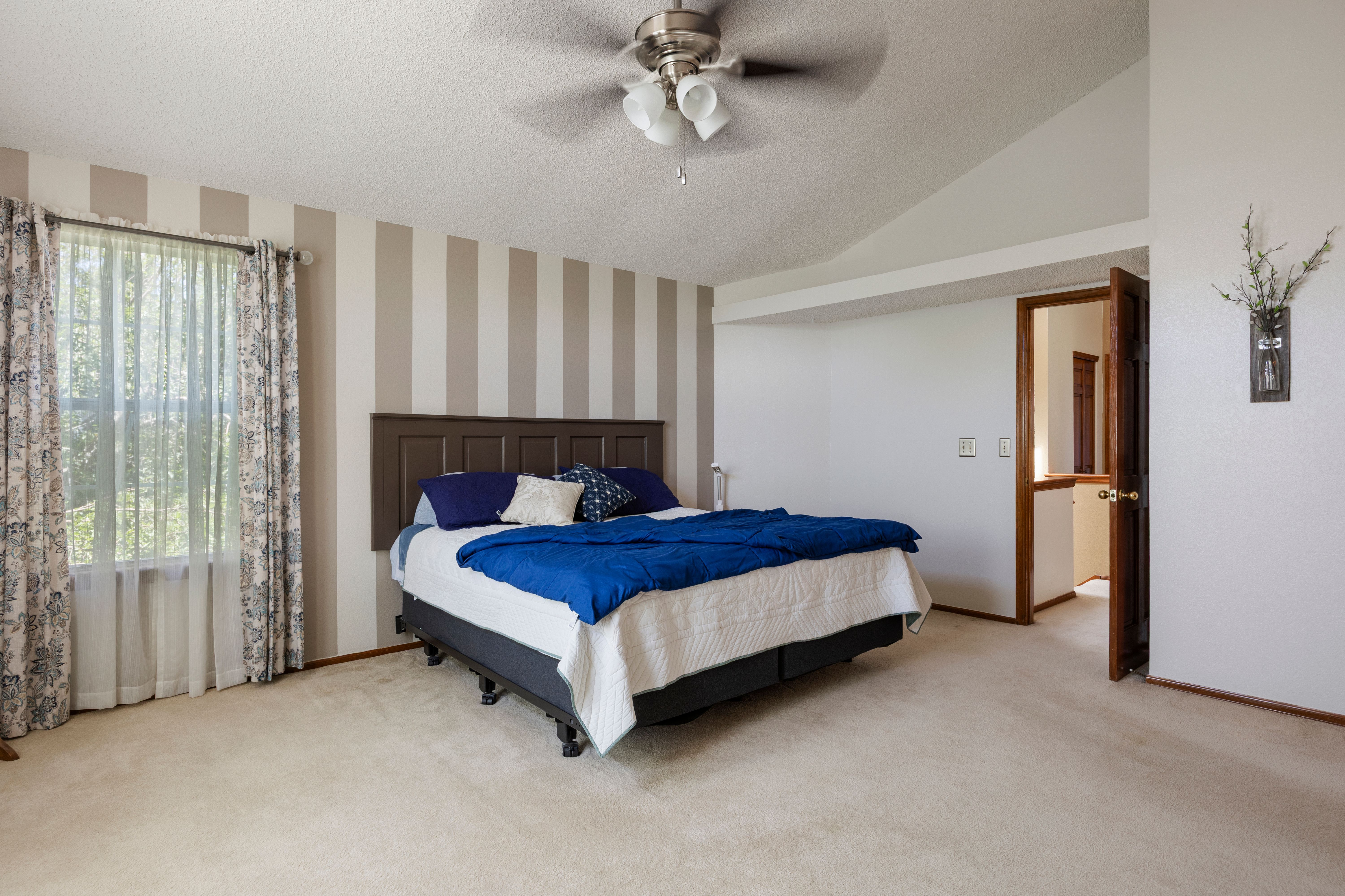  Wonderful 2 Story with finished walk-out basement. - 物件實景