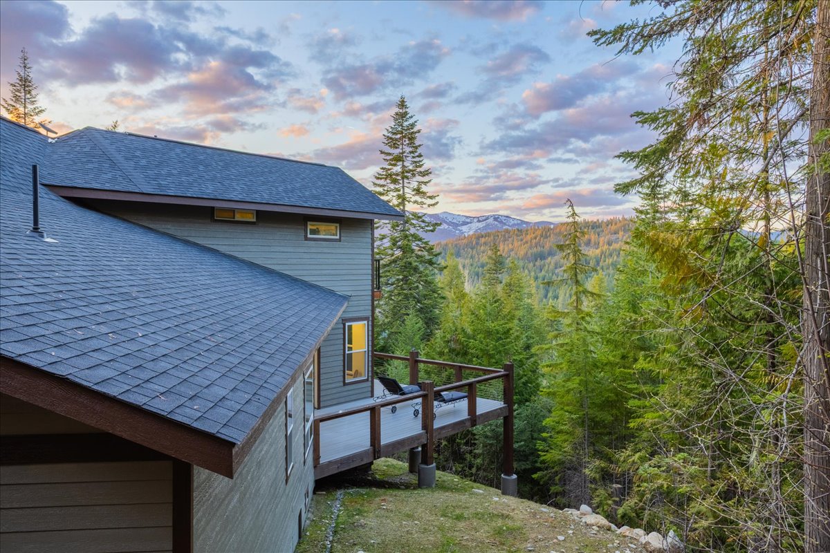 Sagle, Idaho, 83860, United States, 3 Bedrooms Bedrooms, ,4 BathroomsBathrooms,Residential,For Sale,1976949