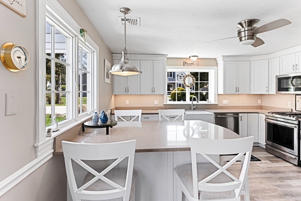 Bourne, Massachusetts, 02559, United States, 2 Bedrooms Bedrooms, ,2 BathroomsBathrooms,Residential,For Sale,1921886