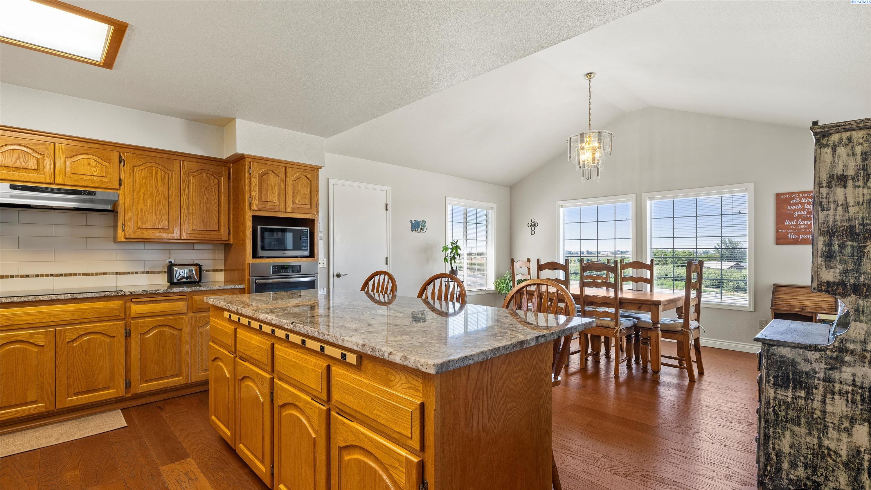 Prosser, Washington, 99350, United States, 3 Bedrooms Bedrooms, ,3 BathroomsBathrooms,Residential,For Sale,1867442
