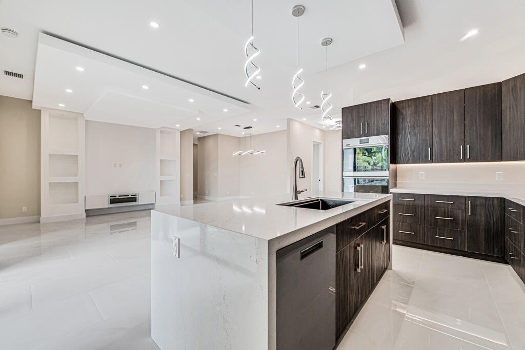 Palm Springs, Florida, 33461, United States, 4 Bedrooms Bedrooms, ,5 BathroomsBathrooms,Residential,For Sale,1835597