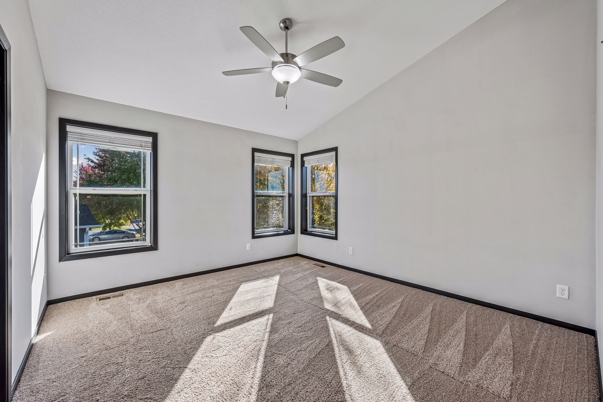  A Spacious Albertville Home Designed for Entertaining - 物件實景