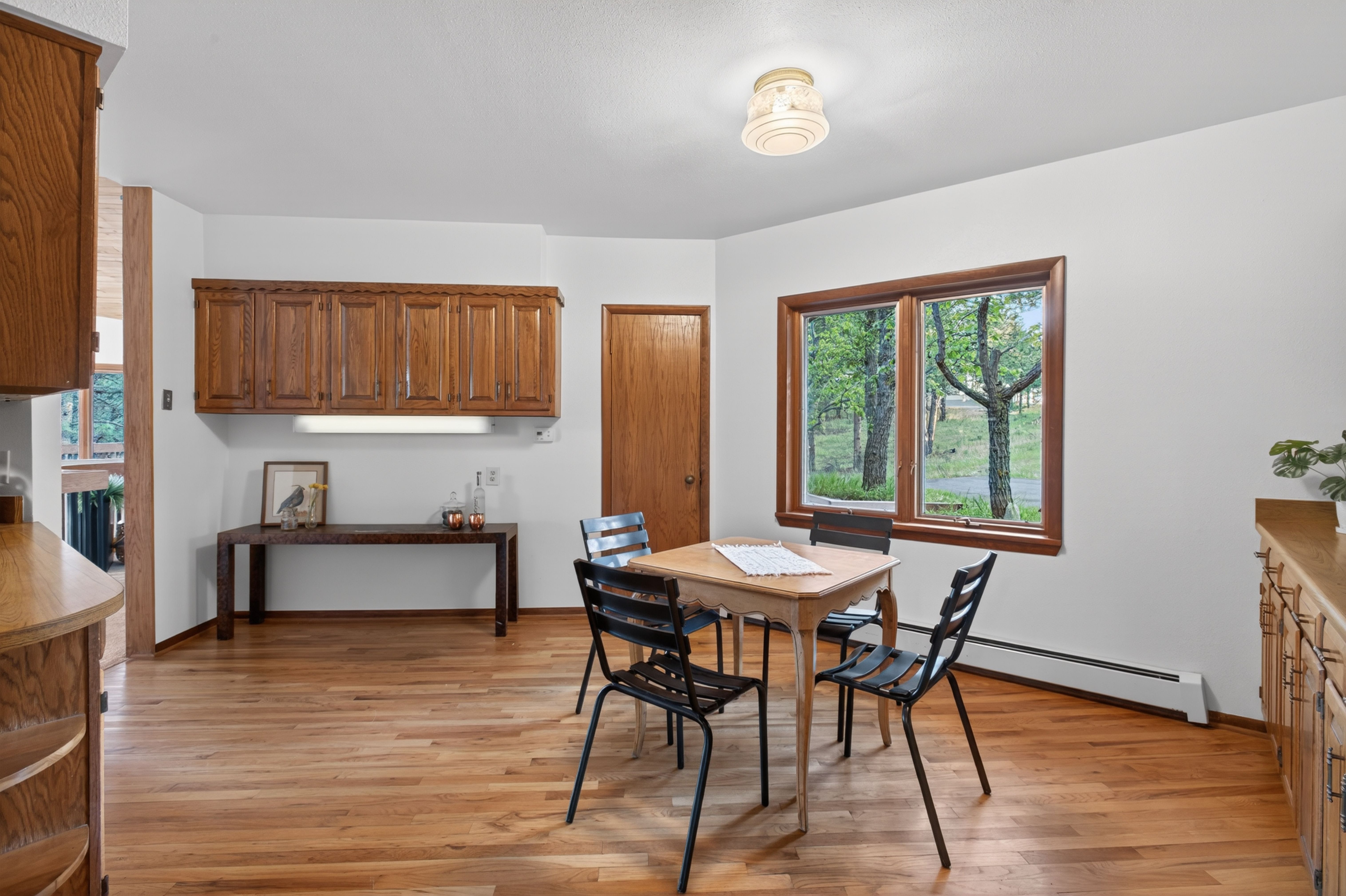  Ranch-style Custom Home on 1.16 Acre Sunny and Treed Lot in Genesee - 物件實景