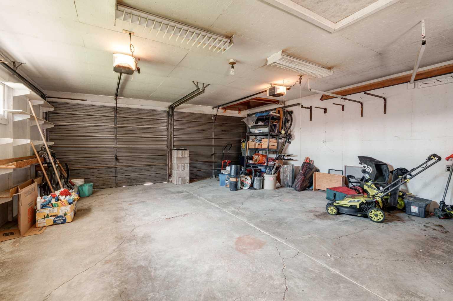 CALGARY, Alberta, T3E 2S7, CA, 3 Bedrooms Bedrooms, ,2 BathroomsBathrooms,Residential,For Sale,1896570