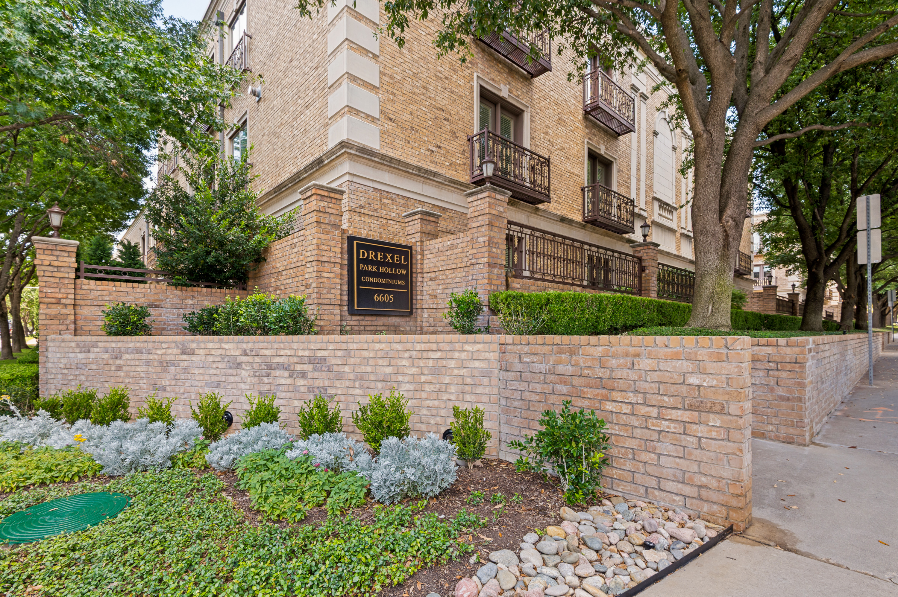  Move right in ... meticulously maintained Midrise in coveted Preston Hollow - 物件實景