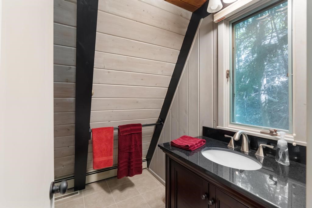 Harbor Springs, Michigan, 49740, United States, 2 Bedrooms Bedrooms, ,2 BathroomsBathrooms,Residential,For Sale,1901422