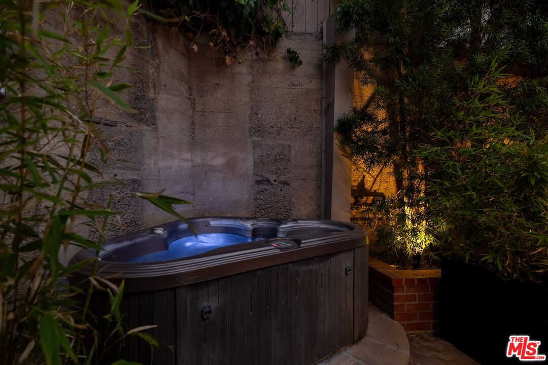 Los Angeles, California, 90046, United States, 3 Bedrooms Bedrooms, ,3 BathroomsBathrooms,Residential,For Sale,1906693