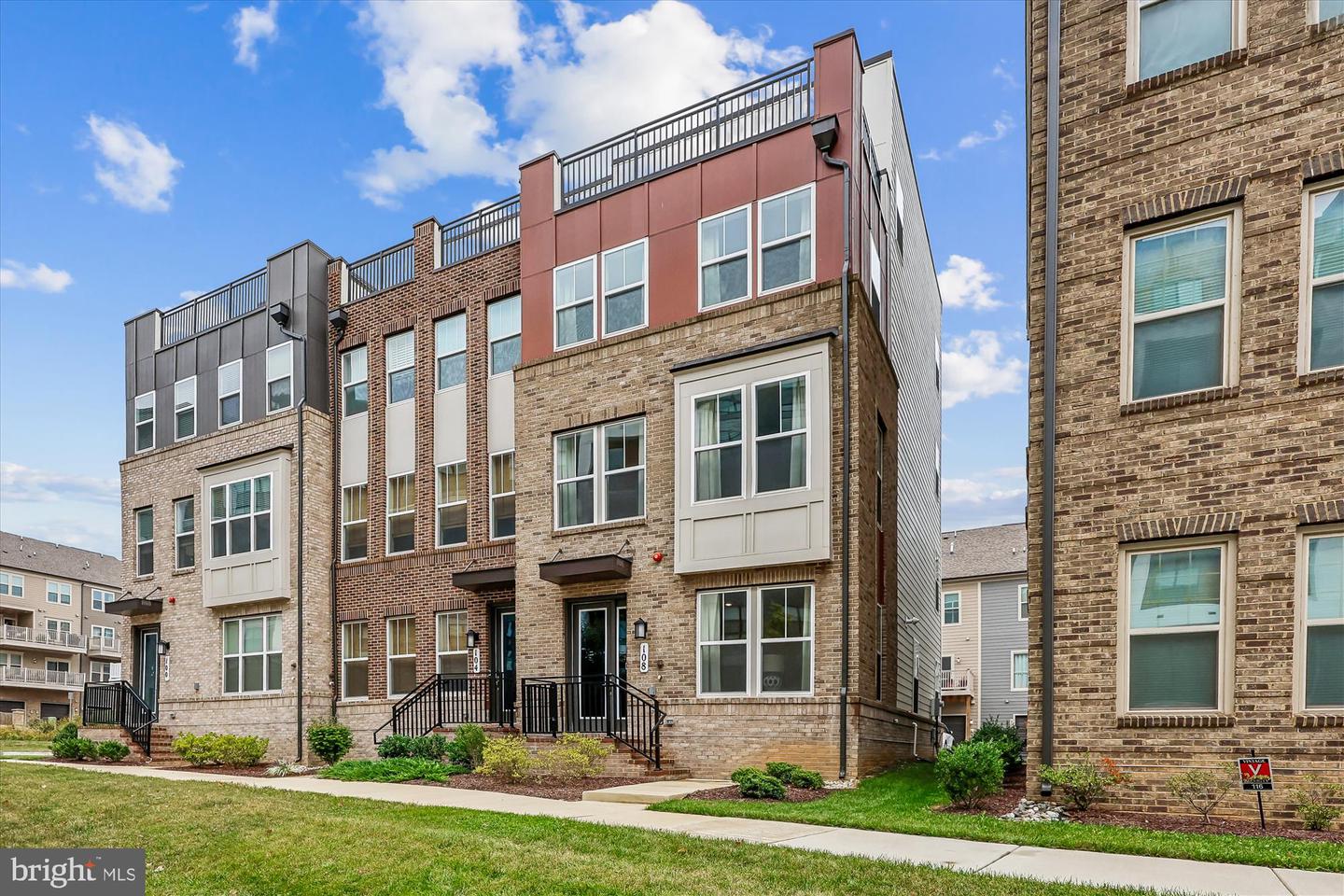 Gaithersburg, Maryland, 20878, United States, 4 Bedrooms Bedrooms, ,5 BathroomsBathrooms,Residential,For Sale,1949694