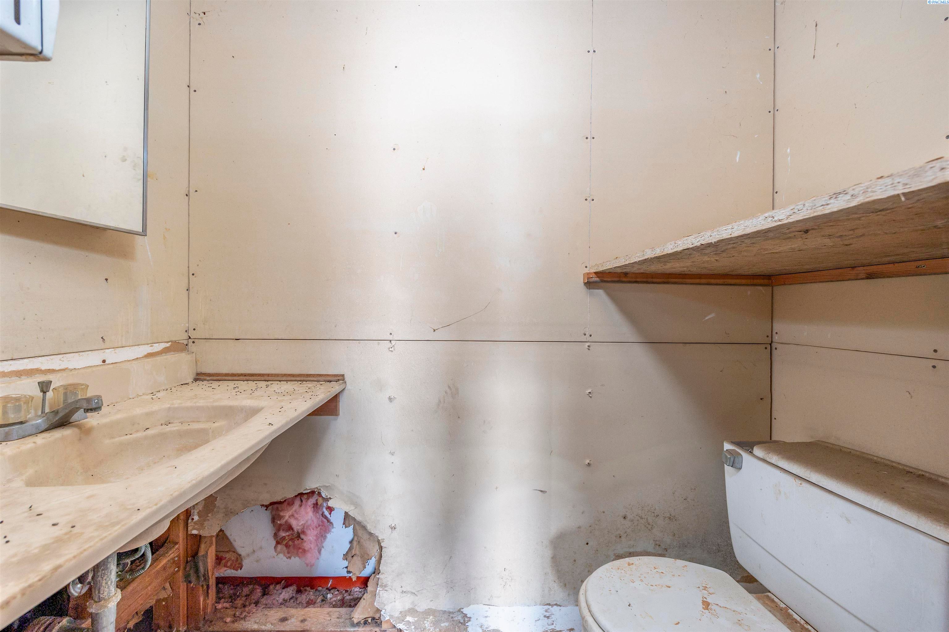 Pasco, Washington, 99301, United States, ,Residential,For Sale,1998040