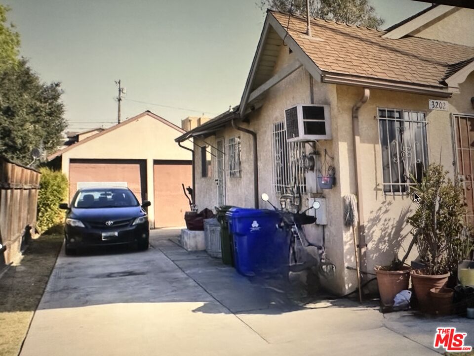Los Angeles, California, 90032, United States, 2 Bedrooms Bedrooms, ,Residential,For Sale,1951001