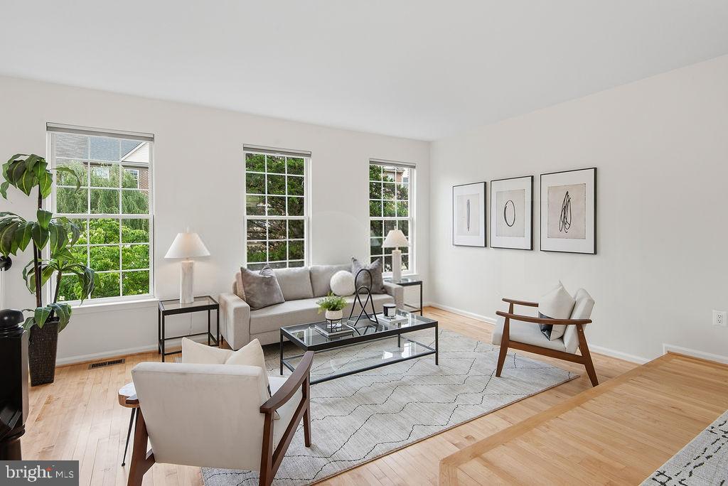 Fairfax, Virginia, 22033, United States, 3 Bedrooms Bedrooms, ,4 BathroomsBathrooms,Residential,For Sale,2048066