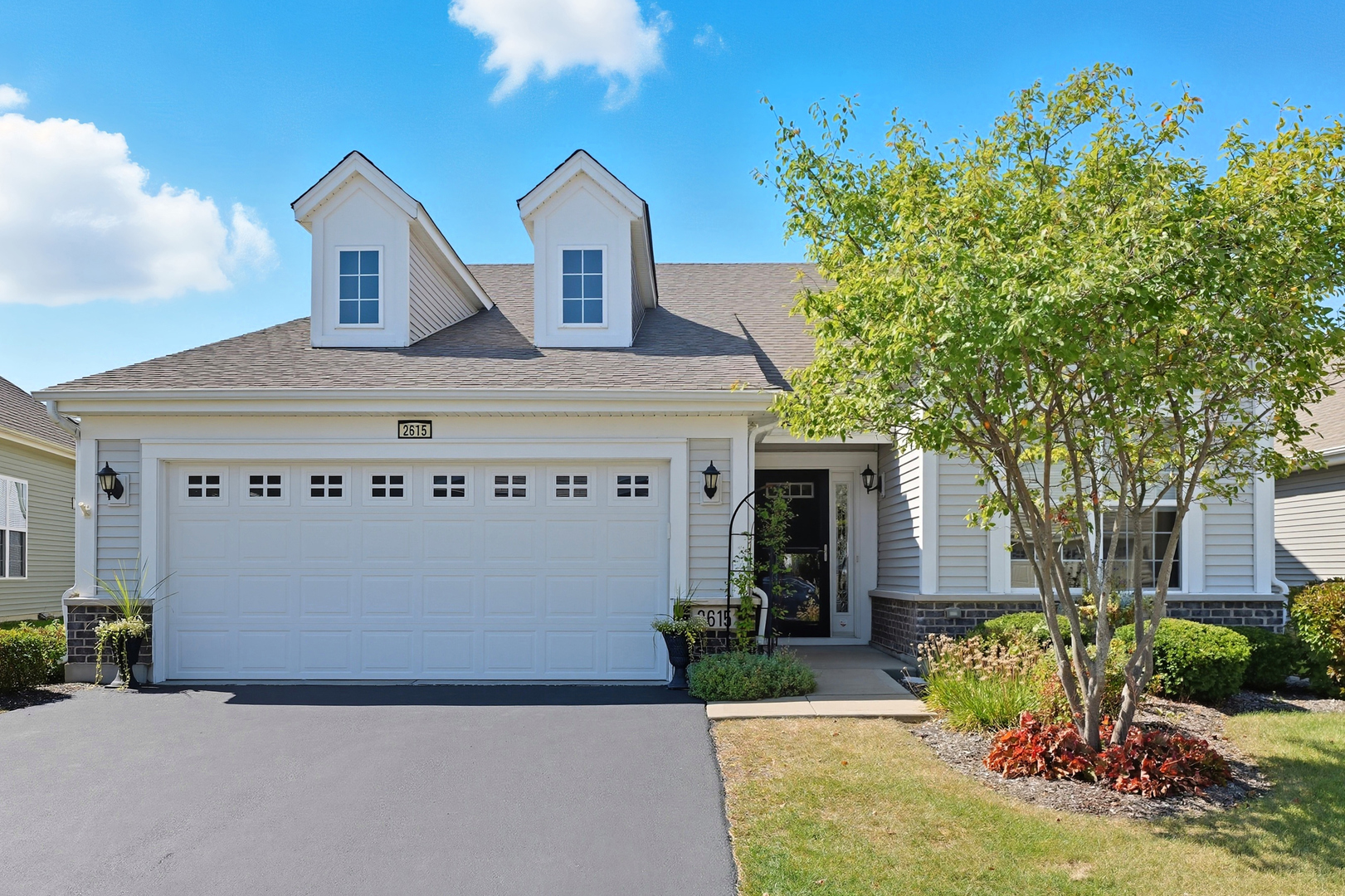 Naperville, Illinois, 60564, United States, 2 Bedrooms Bedrooms, ,2 BathroomsBathrooms,Residential,For Sale,1986332