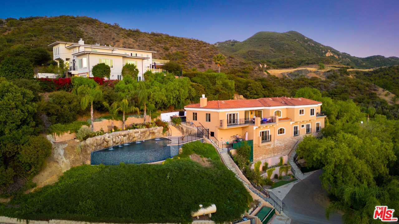 Calabasas, California, 91302, United States, 4 Bedrooms Bedrooms, ,3 BathroomsBathrooms,Residential,For Sale,1987889