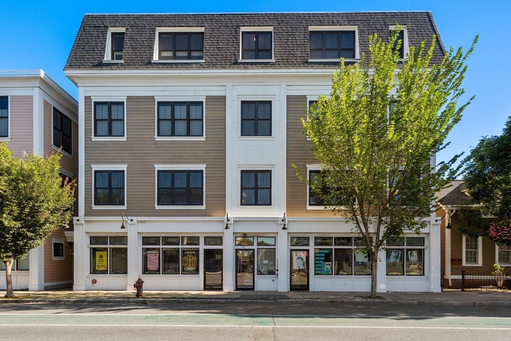 Somerville, Massachusetts, 02143, United States, 2 Bedrooms Bedrooms, ,2 BathroomsBathrooms,Residential,For Sale,1934181
