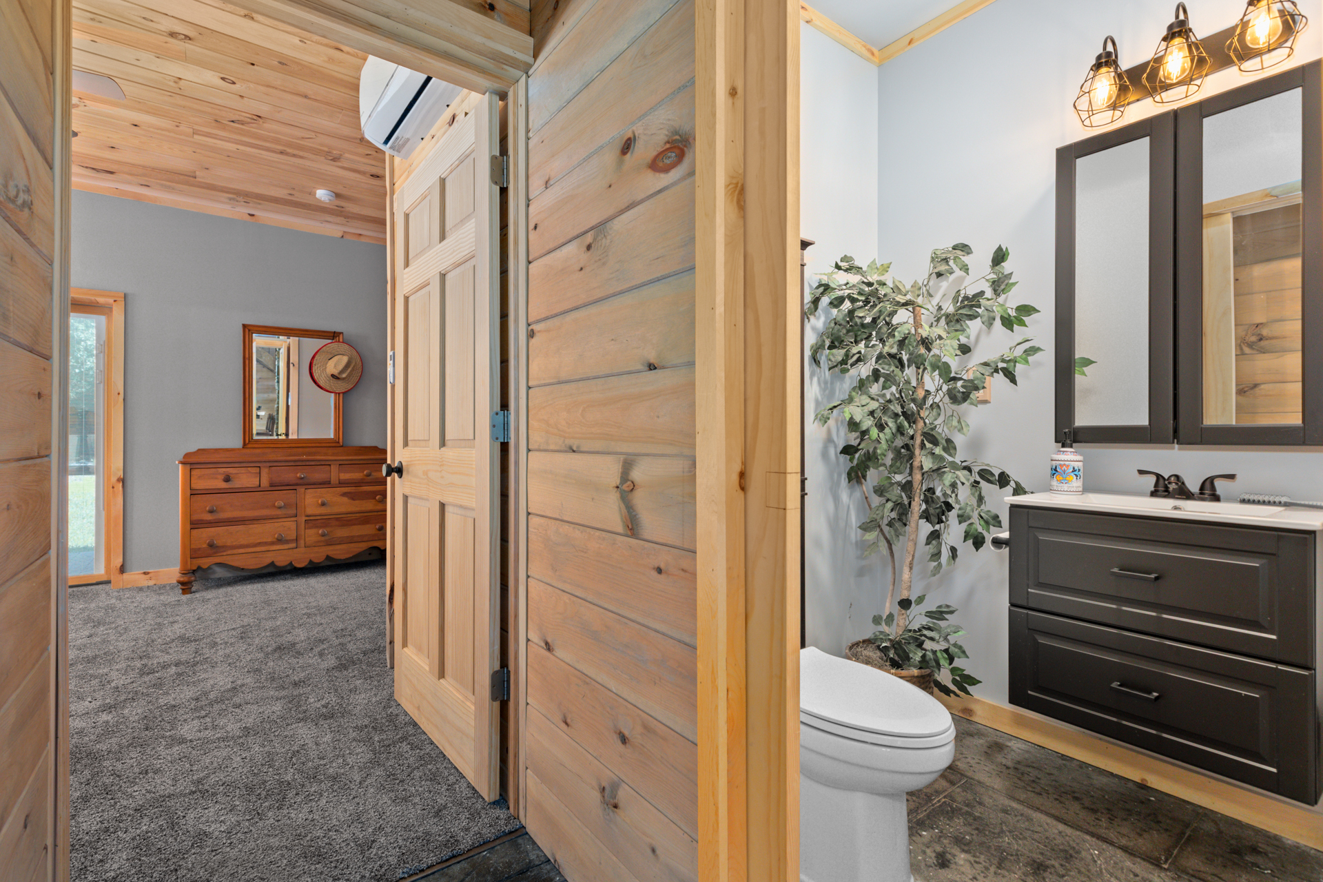 Sawyerville, Illinois, 62085, United States, 3 Bedrooms Bedrooms, ,3 BathroomsBathrooms,Residential,For Sale,1983807