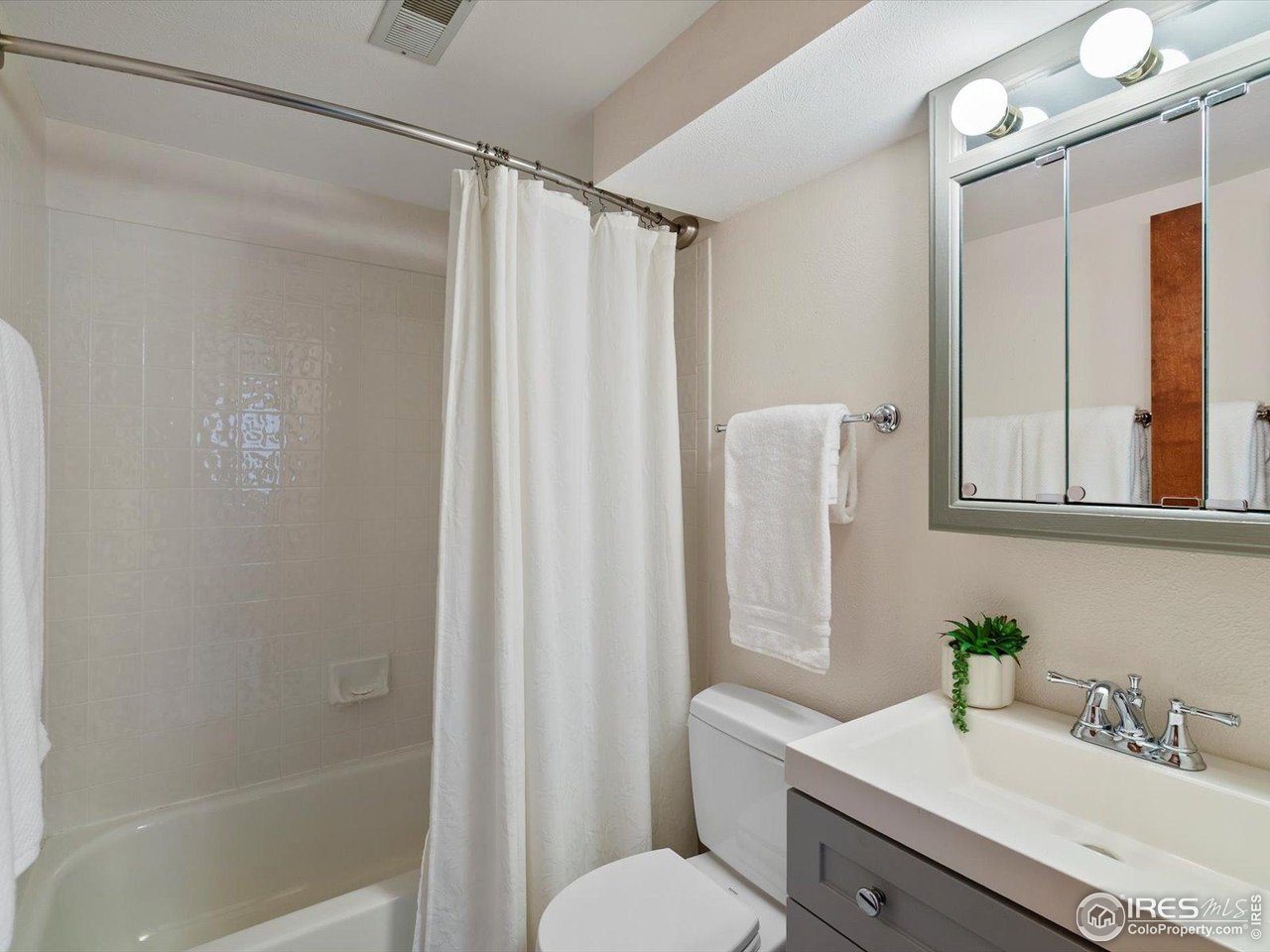 Boulder, Colorado, 80301, United States, 3 Bedrooms Bedrooms, ,3 BathroomsBathrooms,Residential,For Sale,1991465