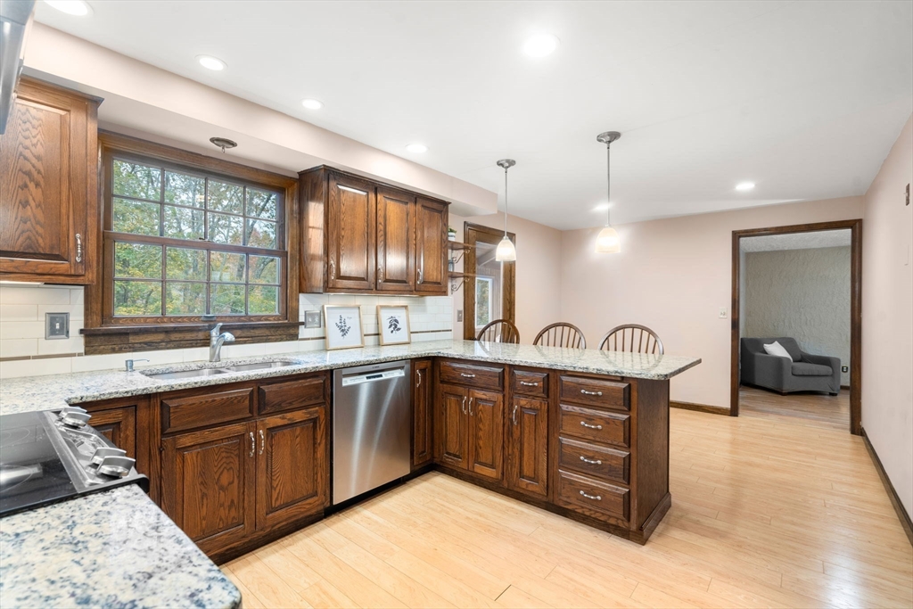 Marlborough, Massachusetts, 01752, United States, 4 Bedrooms Bedrooms, ,Residential,For Sale,1987097